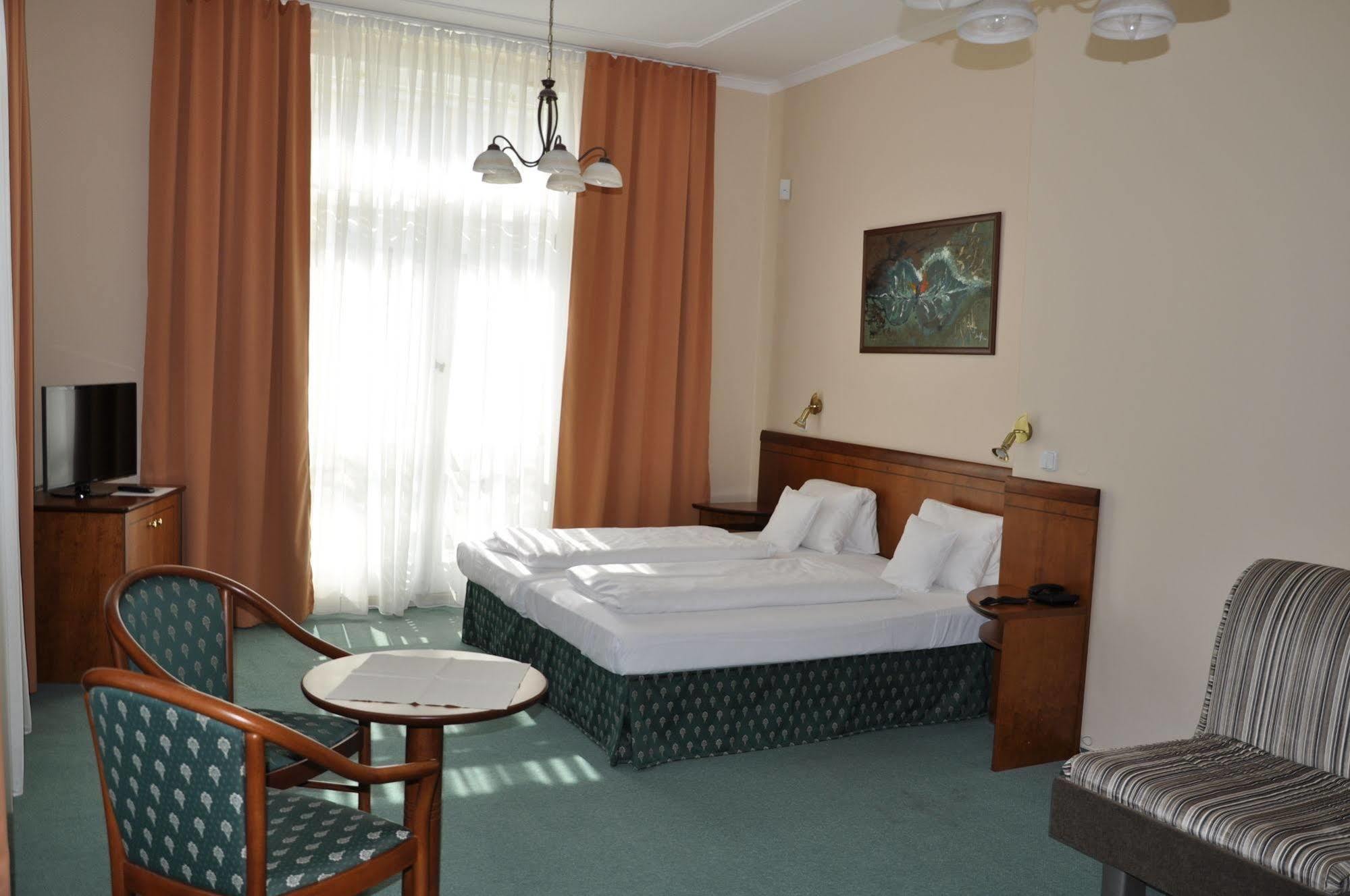 Hotel Westend Marianske Lazne Exterior photo